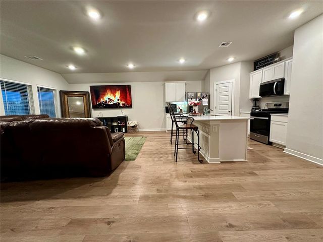 9049 NW 149th Street, Yukon, OK 73099