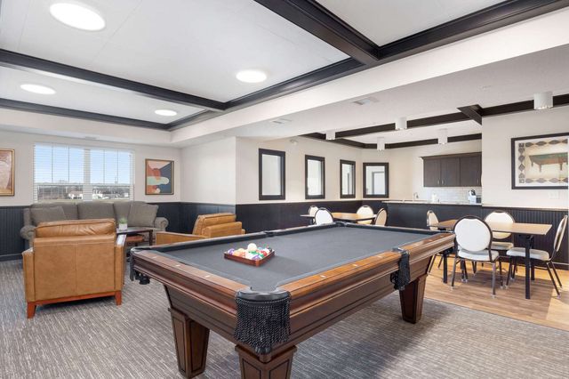 2592 Middle Road 208, Bettendorf, IA 52722