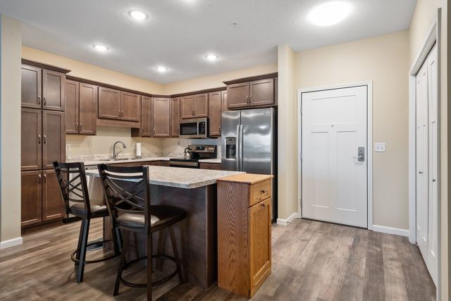 2592 Middle Road 208, Bettendorf, IA 52722