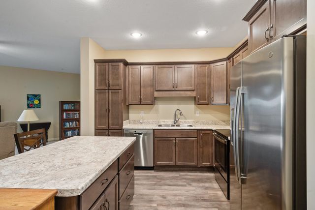 2592 Middle Road 208, Bettendorf, IA 52722