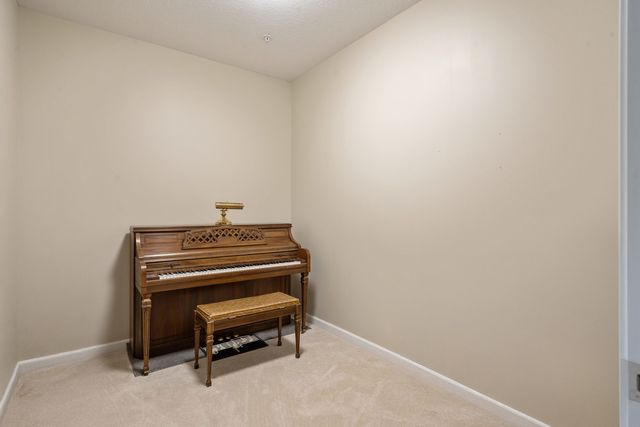 2592 Middle Road 208, Bettendorf, IA 52722