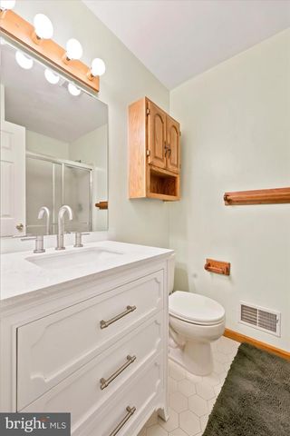 54 SUGARHILL RD, Manahawkin, NJ 08050