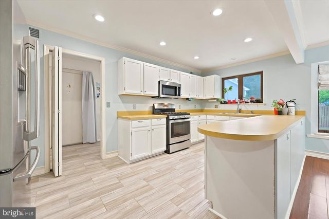 54 SUGARHILL RD, Manahawkin, NJ 08050