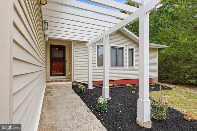 54 SUGARHILL RD, Manahawkin, NJ 08050