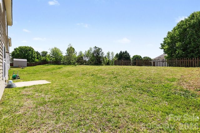 8207 Belmont Stables Drive, Charlotte, NC 28216