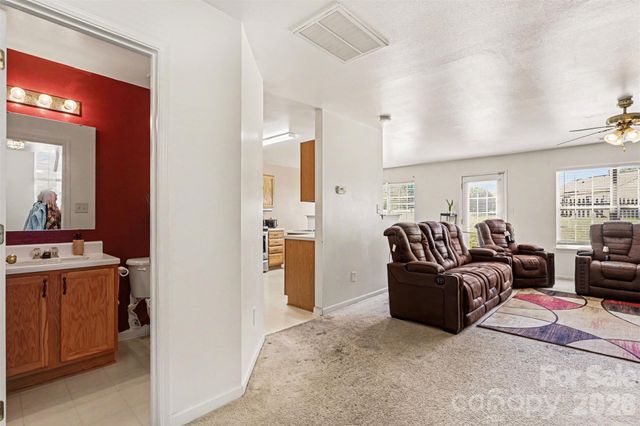 8207 Belmont Stables Drive, Charlotte, NC 28216