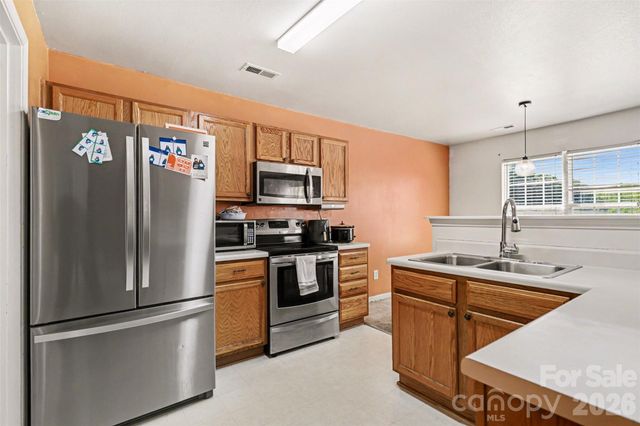 8207 Belmont Stables Drive, Charlotte, NC 28216