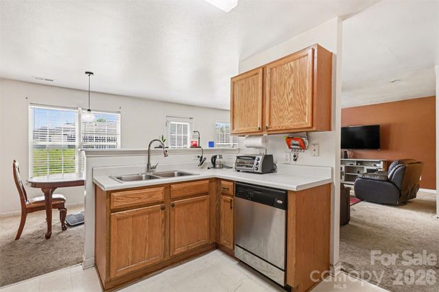 8207 Belmont Stables Drive, Charlotte, NC 28216