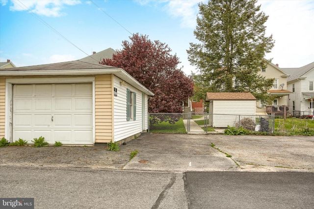 64 E MAIN ST, Elizabethville, PA 17023