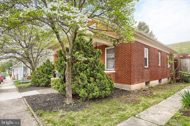64 E MAIN ST, Elizabethville, PA 17023