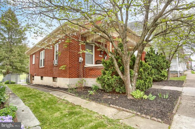 64 E MAIN ST, Elizabethville, PA 17023