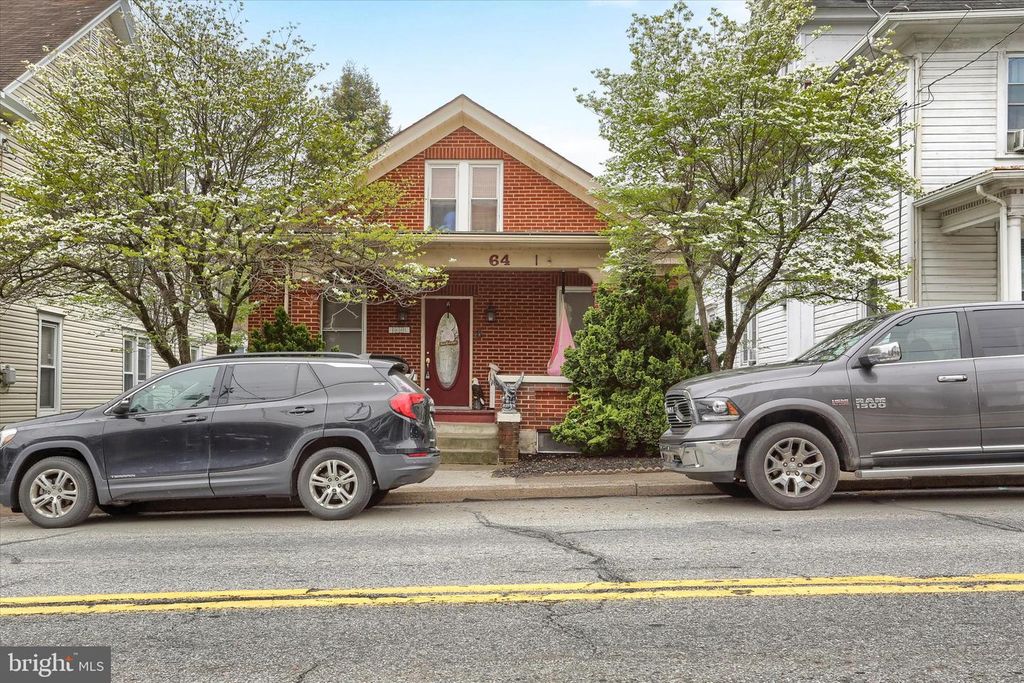 64 E MAIN ST, Elizabethville, PA 17023