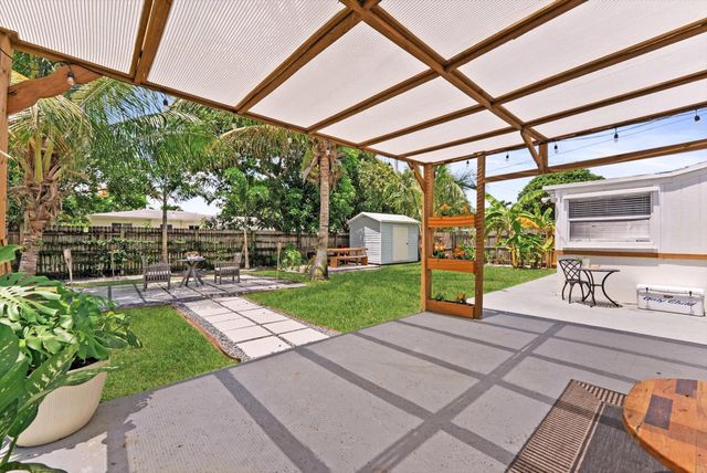 350 Forest Hill Boulevard, West Palm Beach, FL 33405