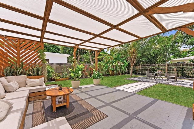 350 Forest Hill Boulevard, West Palm Beach, FL 33405