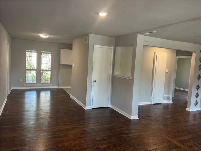 1021 Western Boulevard, Arlington, TX 76013