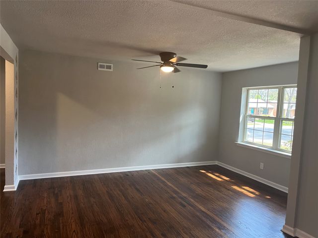 1021 Western Boulevard, Arlington, TX 76013