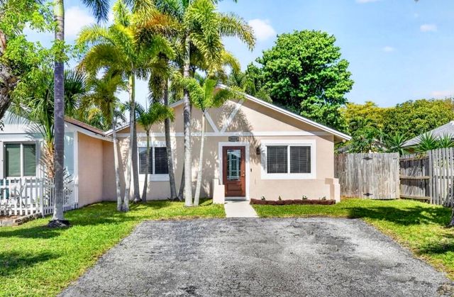 8699 Uranus Terrace, West Palm Beach, FL 33403