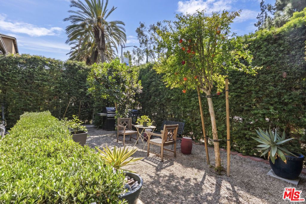 350 N San Vicente Boulevard, West Hollywood, CA 90048 — exterior