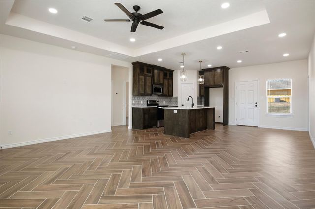 807 E Brown Street, Hearne, TX 77859