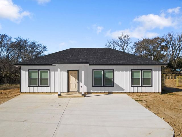 807 E Brown Street, Hearne, TX 77859
