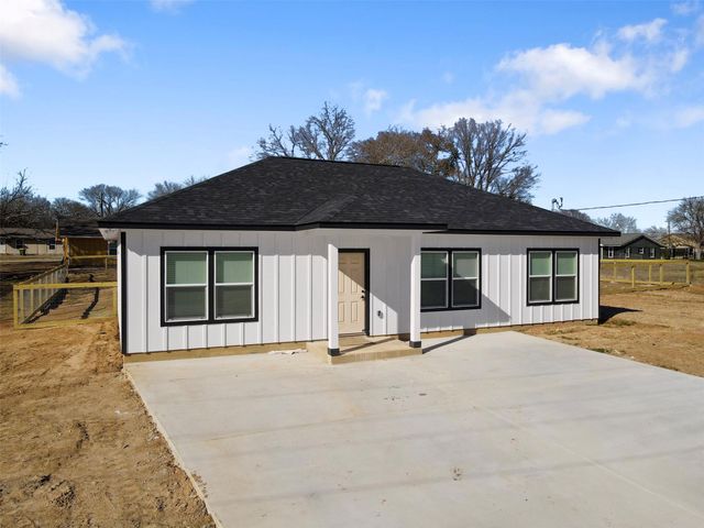 807 E Brown Street, Hearne, TX 77859