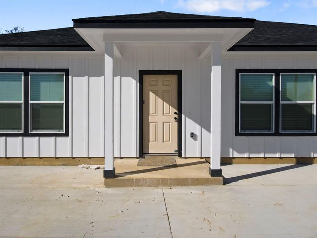 807 E Brown Street, Hearne, TX 77859