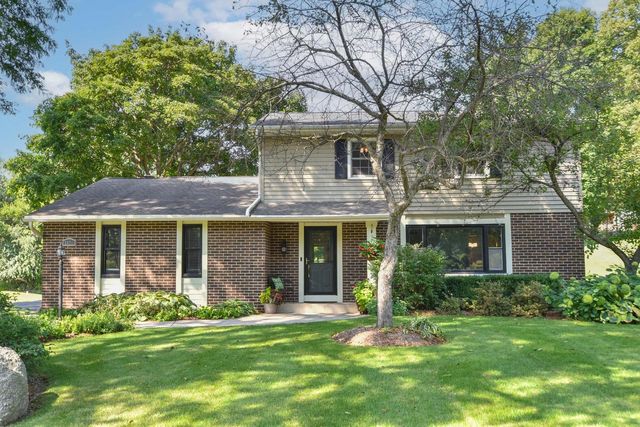 W257N5671 North Hill DRIVE, Lisbon, WI 53089