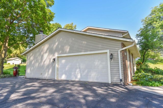 W257N5671 North Hill DRIVE, Lisbon, WI 53089
