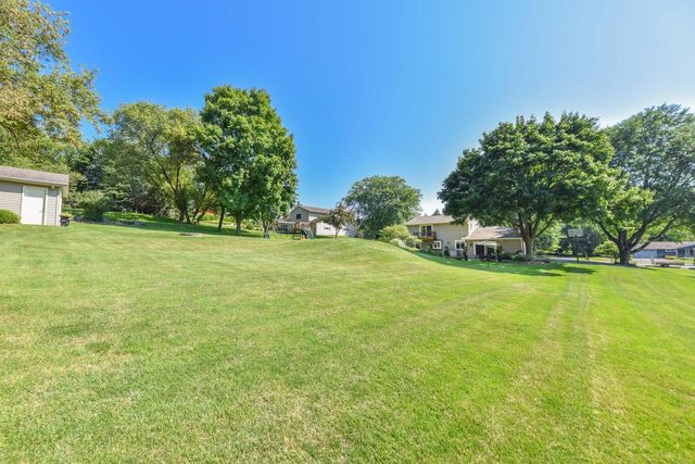 W257N5671 North Hill DRIVE, Lisbon, WI 53089