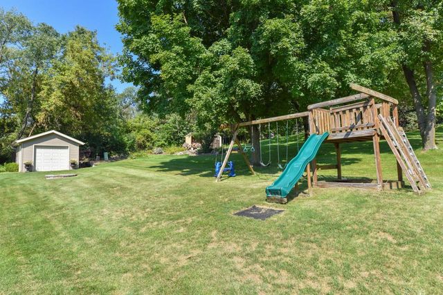 W257N5671 North Hill DRIVE, Lisbon, WI 53089