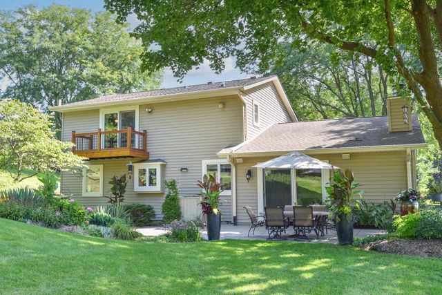 W257N5671 North Hill DRIVE, Lisbon, WI 53089