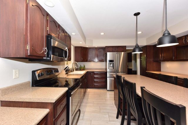 W257N5671 North Hill DRIVE, Lisbon, WI 53089