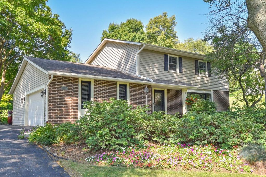 W257N5671 North Hill DRIVE, Lisbon, WI 53089