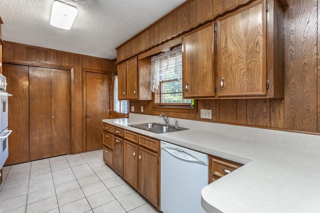 1203 Aspen Road, Gainesville, TX 76240