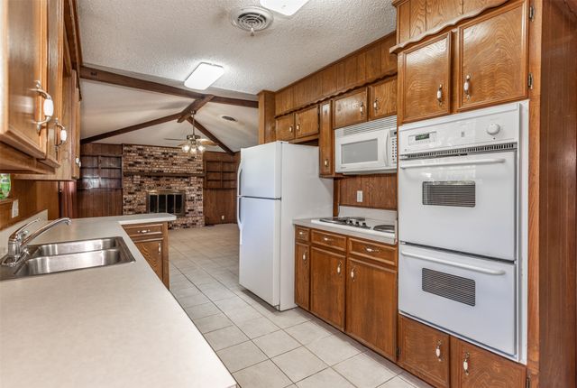 1203 Aspen Road, Gainesville, TX 76240