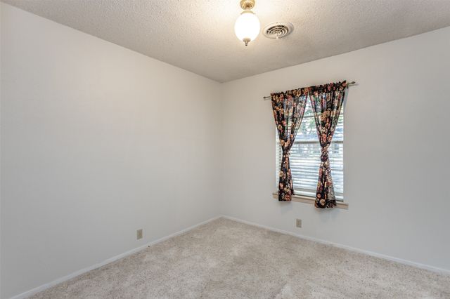 1203 Aspen Road, Gainesville, TX 76240