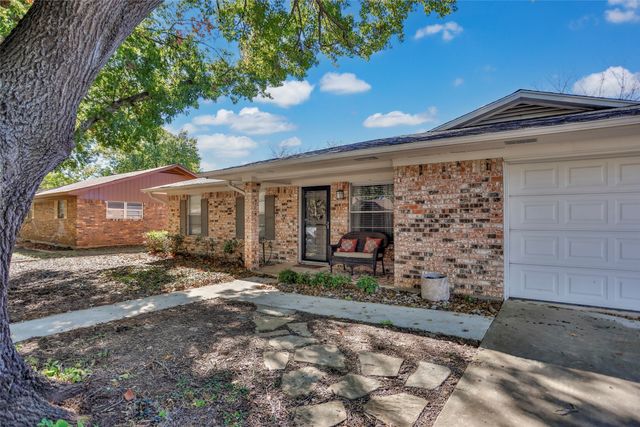 1203 Aspen Road, Gainesville, TX 76240