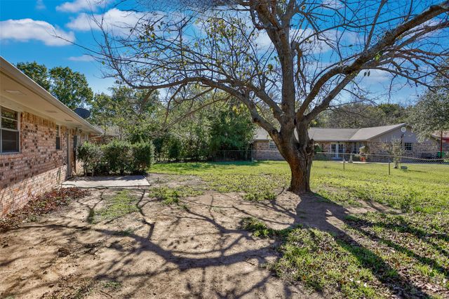 1203 Aspen Road, Gainesville, TX 76240