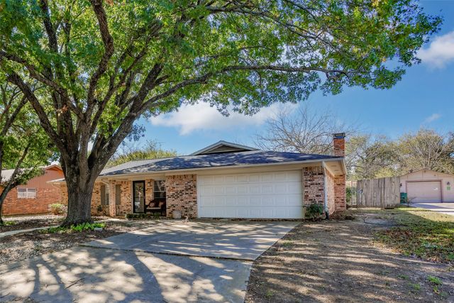 1203 Aspen Road, Gainesville, TX 76240