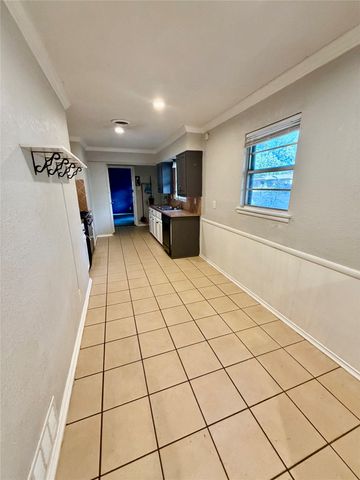 412 E Lovers Lane, Arlington, TX 76010