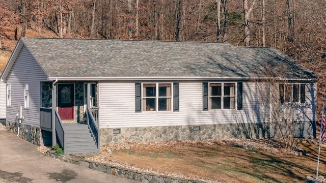 1311 Walnut Shell DR, Vinton, VA 24179