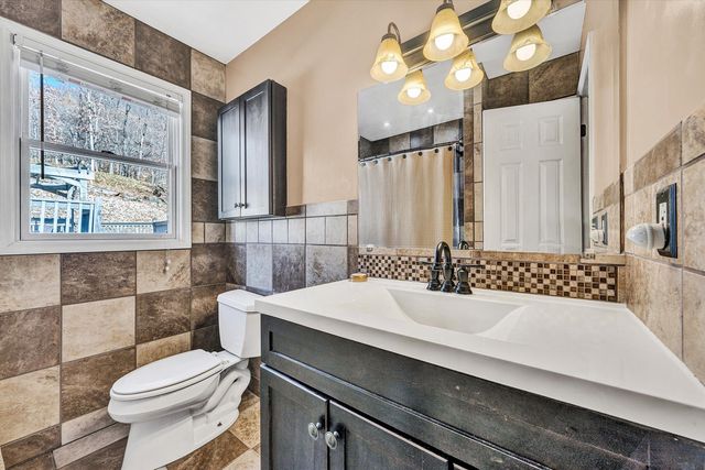 1311 Walnut Shell DR, Vinton, VA 24179