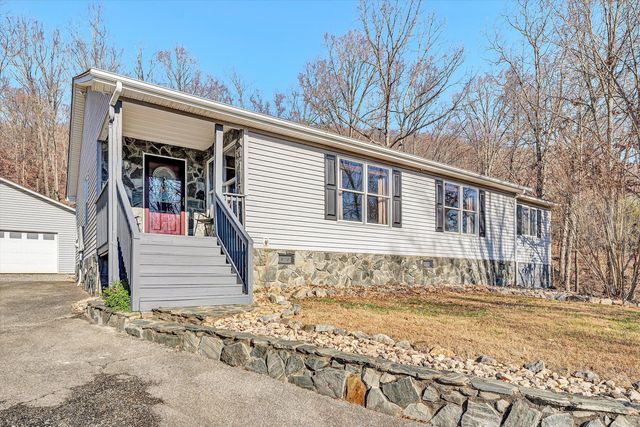 1311 Walnut Shell DR, Vinton, VA 24179