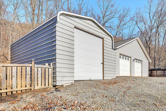 1311 Walnut Shell DR, Vinton, VA 24179