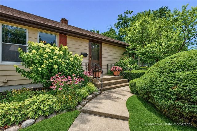 143 Woodstock Avenue, Clarendon Hills, IL 60514