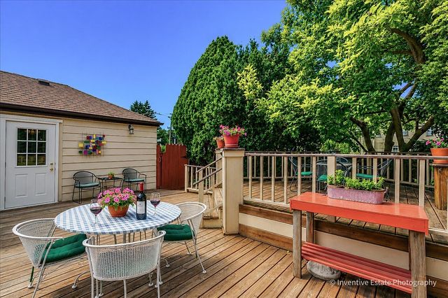 143 Woodstock Avenue, Clarendon Hills, IL 60514