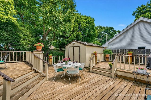 143 Woodstock Avenue, Clarendon Hills, IL 60514