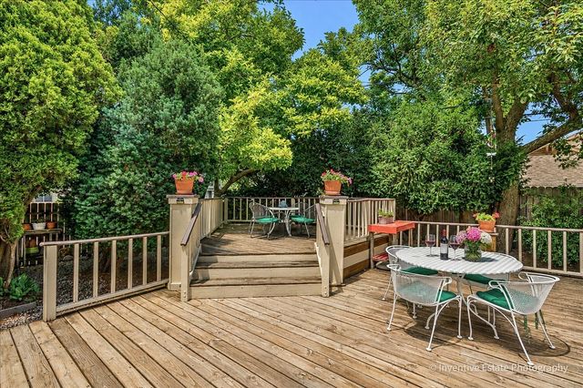 143 Woodstock Avenue, Clarendon Hills, IL 60514