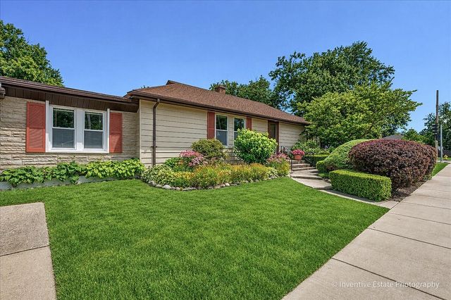143 Woodstock Avenue, Clarendon Hills, IL 60514