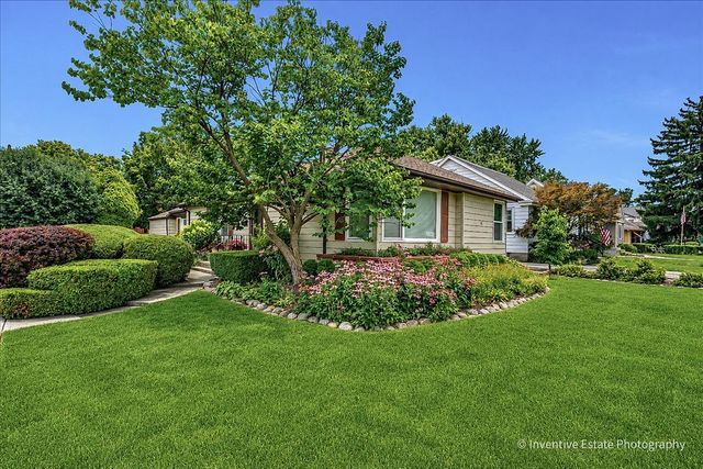143 Woodstock Avenue, Clarendon Hills, IL 60514